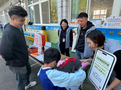 114.12.05土牛國小校慶東勢地政來與家長小朋友互動地政業務宣導(6)
