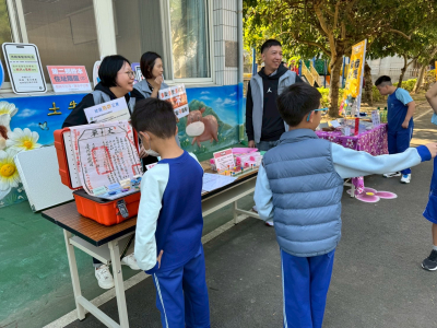 114.12.05土牛國小校慶東勢地政來與家長小朋友互動地政業務宣導(4)