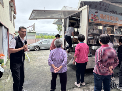 115.04.30東勢地政結合行動圖書車跨機關社區宣導防詐(2)