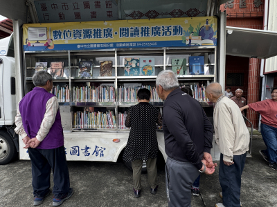 115.04.30東勢地政結合行動圖書車跨機關社區宣導防詐(3)